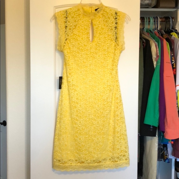 Bebe sleeveless lace dress yellow size Medium - Picture 3 of 8